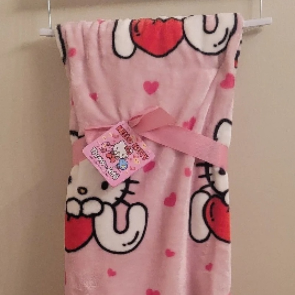 Hello Kitty I♥️U Blanket/throw